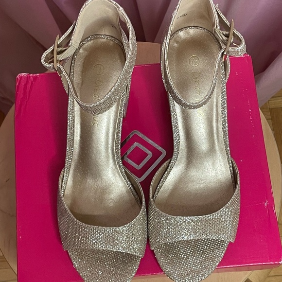 Gold Glitter chunky heeled sandals 2.5” size 7.5 - Picture 2 of 3